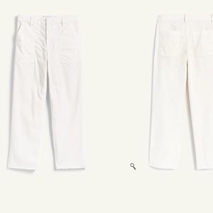 Cropped hand-distressed raw hem
Front patch pockets
Zip fly, high rise